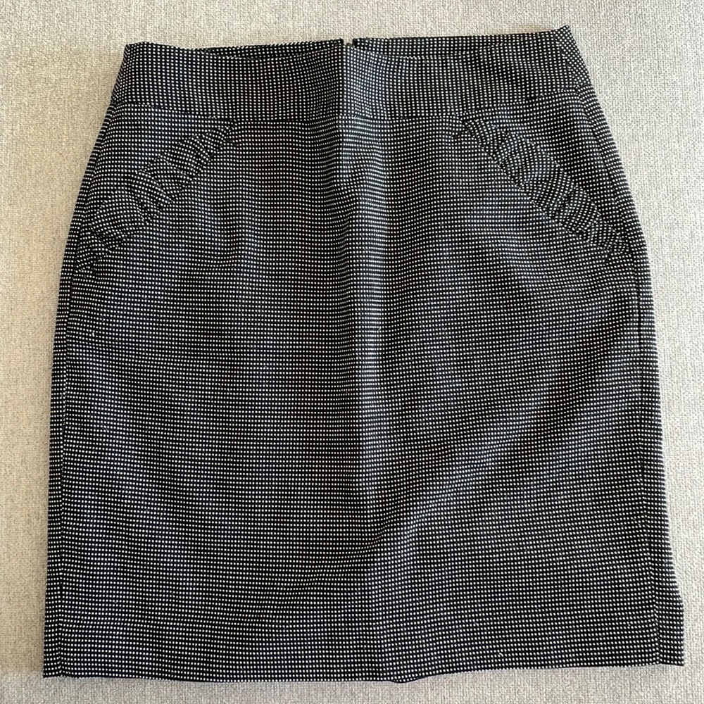 Loft Polka Dots Pencil Skirt with Ruffle Details on the Pockets Size 4